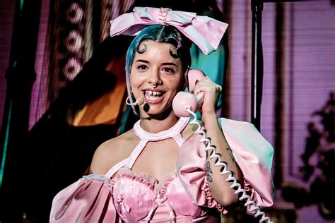 Aug 2, 2016 · Melanie Martinez is like a pop star plucked from the imagination of Dr. Seuss: The 21-year-old singer-songwriter wears oversize hair bows and a bright-colored lip, and she sometimes paints graphic ... 